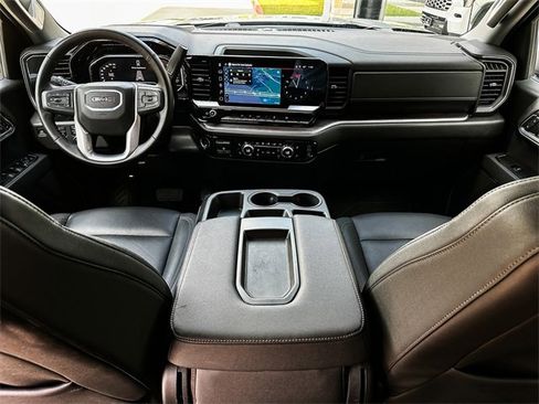 Used 2025 GMC Sierra 1500 SLT image 28