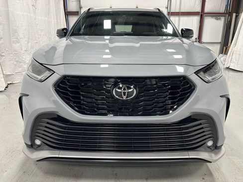 Used 2025 Toyota Highlander XSE image 2