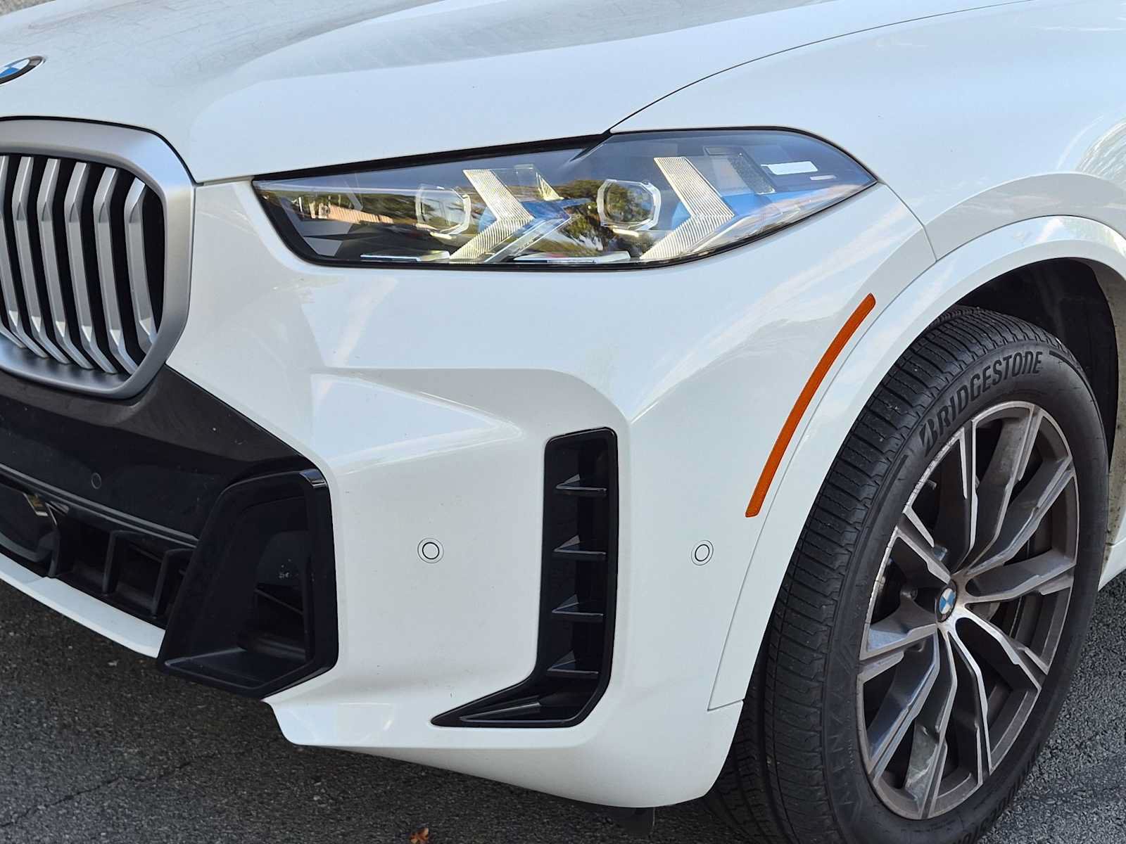 Used 2026 BMW X5 xDrive40i w/ M Sport Package AWD/4WD image 11