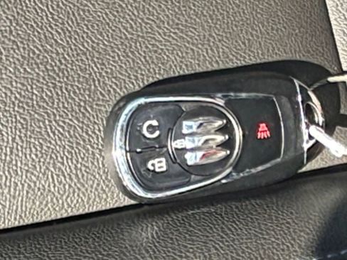 Used 2025 Buick Envista Sport Touring image 25