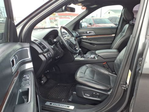 Used 2018 Ford Explorer Platinum image 10