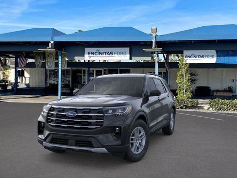 New 2026 Ford Explorer Active w/ Active Comfort Package image 2