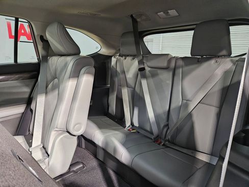 New 2026 Toyota Highlander Platinum AWD/4WD image 22