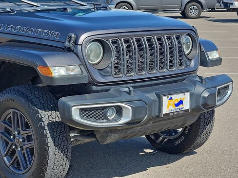 Used 2024 Jeep Gladiator Sport AWD/4WD image 7
