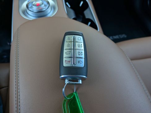 Certified 2022 Genesis GV70 2.5T w/ Advanced Package image 32