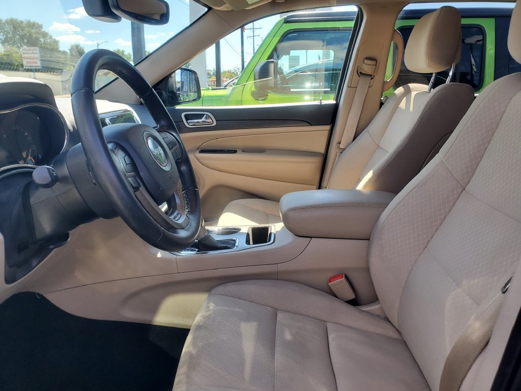 Used 2022 Jeep Grand Cherokee Laredo E AWD/4WD image 5