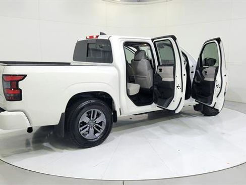 Certified 2025 Nissan Frontier SV image 12
