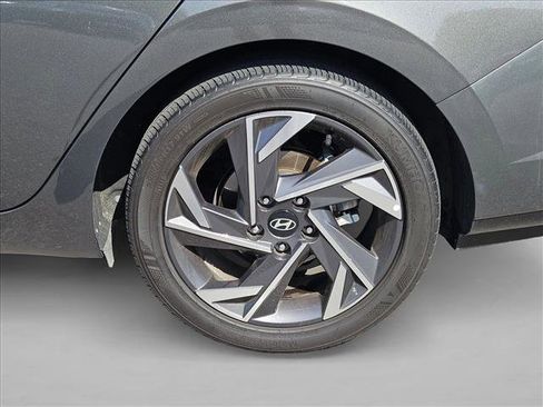 Used 2024 Hyundai Elantra Limited FWD image 21