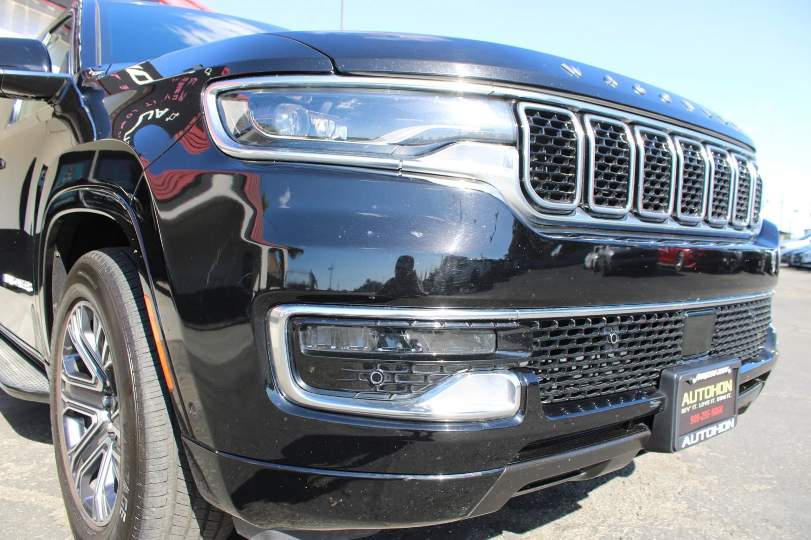 Used 2024 Jeep Wagoneer L Series II RWD image 5