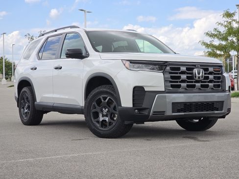 Certified 2026 Honda Pilot TrailSport image 2