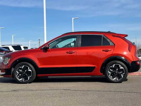 Used 2023 Kia Niro Wave image 9