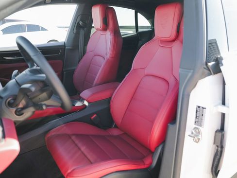 New 2025 Porsche Macan 4S Electric image 5