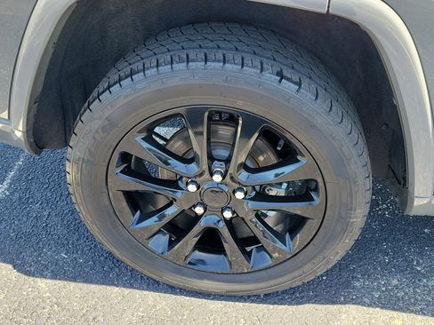Used 2021 Jeep Grand Cherokee Laredo X AWD/4WD image 10