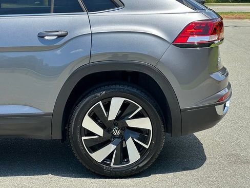Used 2024 Volkswagen Atlas Cross Sport SE w/ Panoramic Sunroof Package FWD image 37