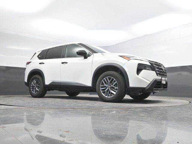 Used 2024 Nissan Rogue S FWD image 43