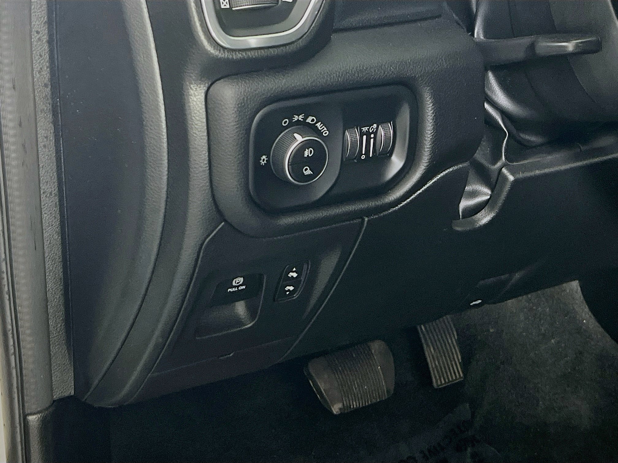 Used 2023 RAM 1500 Laramie AWD/4WD image 10
