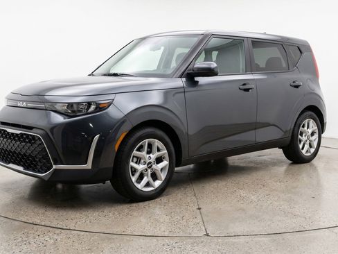 Used 2025 Kia Soul LX w/ LX Technology Package FWD image 3