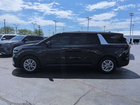 Used 2024 Kia Carnival LX FWD image 2