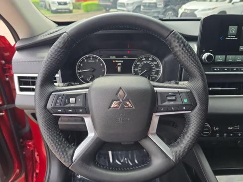 Used 2024 Mitsubishi Outlander SE FWD image 29