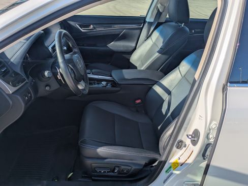 Used 2019 Lexus GS 300 w/ Premium Package RWD image 10