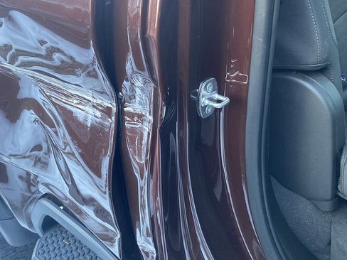 Used 2024 GMC Sierra 2500 SLE w/ SLE Value Package; image 5