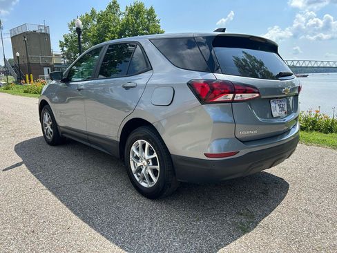 Used 2023 Chevrolet Equinox LS w/ LS Convenience Package AWD/4WD image 3