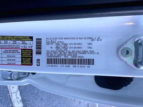 Used 2024 Toyota Tacoma TRD Sport w/ TRD Sport Upgrade Package image 32