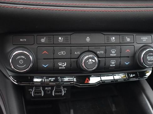 Used 2025 Dodge Durango GT AWD/4WD image 34