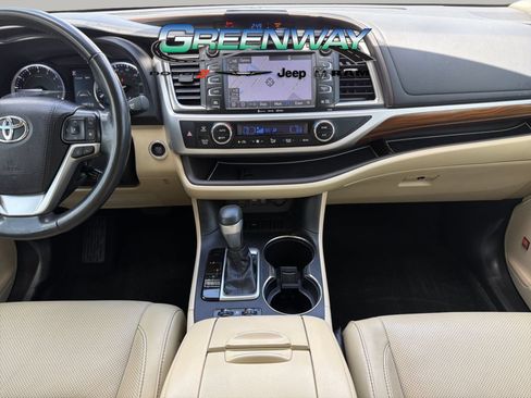 Used 2019 Toyota Highlander Limited Platinum FWD image 15
