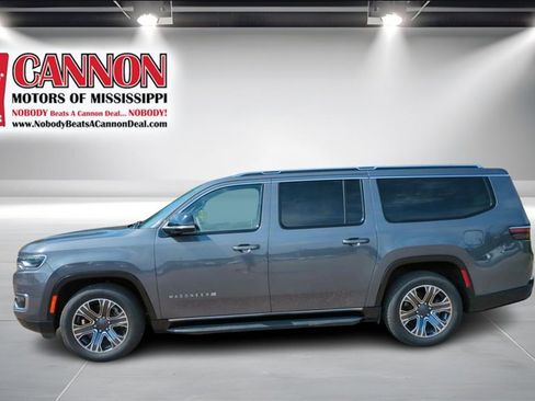 Used 2023 Jeep Wagoneer L Series II image 2