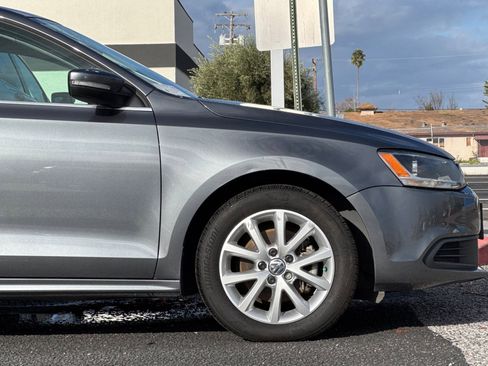 Used 2013 Volkswagen Jetta SE image 32