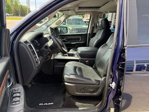 Used 2017 RAM 1500 Laramie w/ Convenience Group AWD/4WD image 8