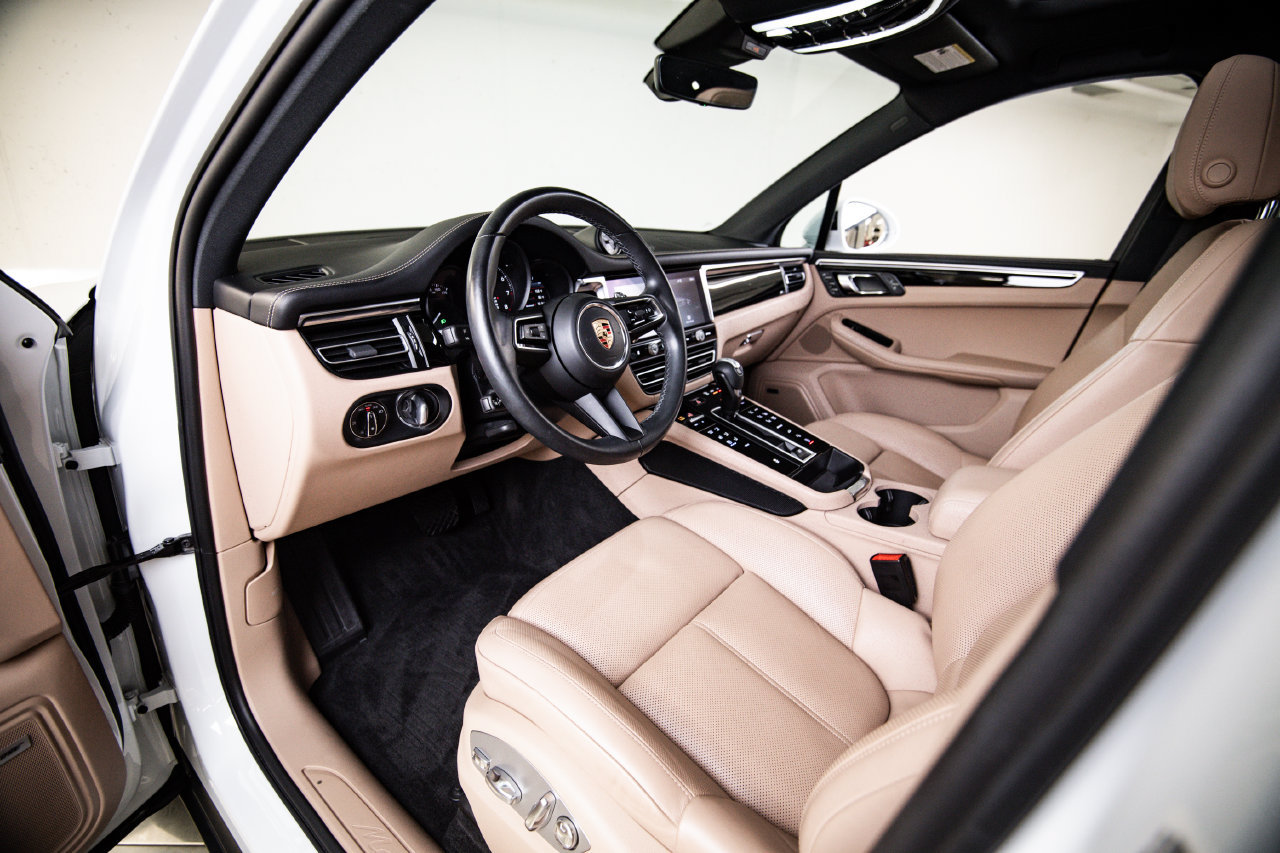 Certified 2023 Porsche Macan AWD/4WD image 4