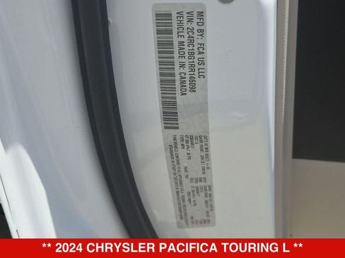 Used 2024 Chrysler Pacifica Touring-L FWD image 33