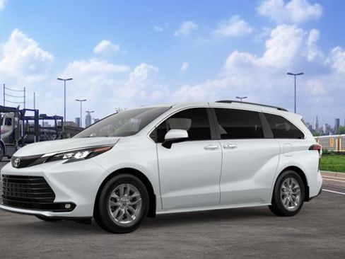 New 2026 Toyota Sienna XLE image 4