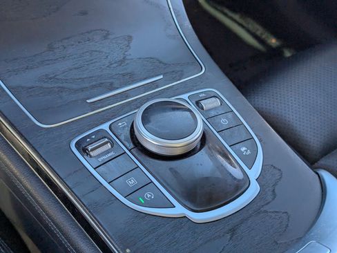 Used 2019 Mercedes-Benz GLC 300 image 27