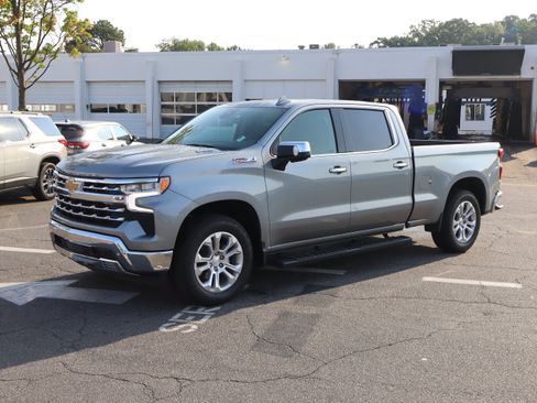 Used 2024 Chevrolet Silverado 1500 LTZ w/ Z71 Off-Road Package AWD/4WD image 5