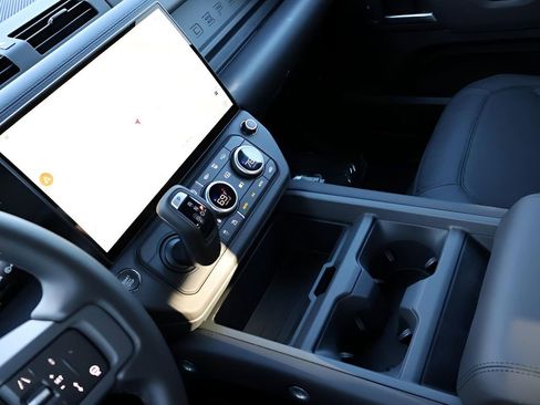 New 2026 Land Rover Defender 110 X-Dynamic SE image 18