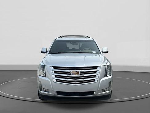 Used 2018 Cadillac Escalade Platinum image 3