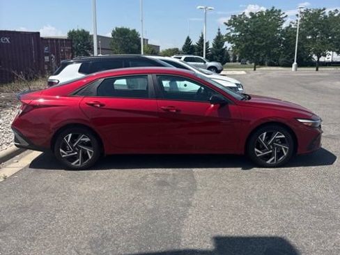 Used 2025 Hyundai Elantra Sport FWD image 3