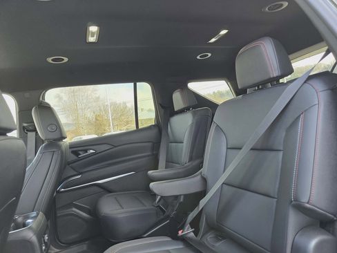 Used 2024 Chevrolet Traverse Z71 image 12