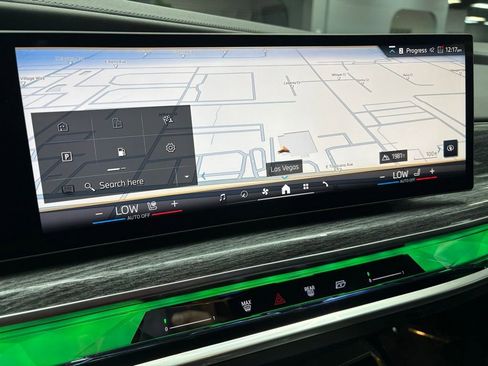 Used 2025 BMW 740i w/ Premium Package RWD image 21