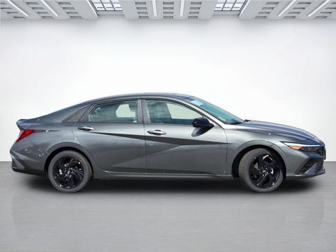 New 2026 Hyundai Elantra SEL Sport FWD image 3