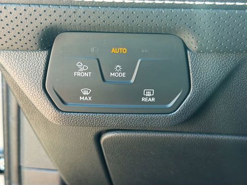 Used 2024 Volkswagen Atlas SE image 35