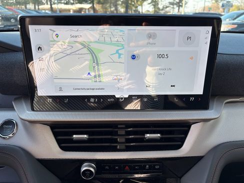 Used 2025 Ford Explorer Active w/ Active Comfort Package image 17