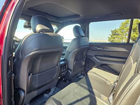 New 2025 Jeep Grand Cherokee L Altitude image 12