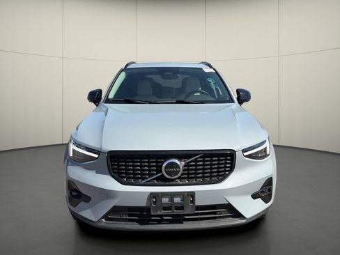 Used 2026 Volvo XC40 B5 Plus AWD/4WD image 2