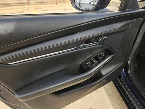 Used 2025 MAZDA MAZDA3 s image 13