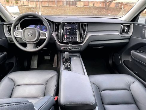 Used 2025 Volvo XC60 B5 Core image 17