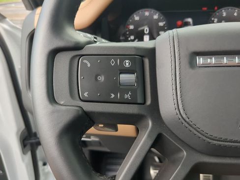 Certified 2025 Land Rover Defender 90 V8 AWD/4WD image 24